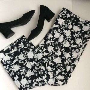 Covington Black/White Floral Crop Pants